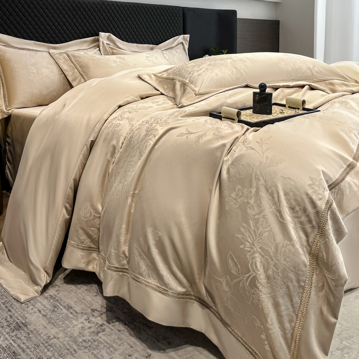 91家纺网 家纺一手货源 找家纺 金牛座家纺 2026新款高精密大花位提花镂空花边床盖四件套-奥黛丽系列 奥黛丽-香槟