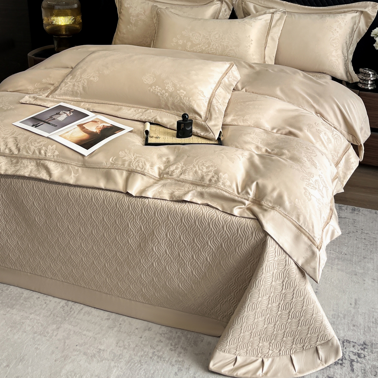 91家纺网 家纺一手货源 找家纺 金牛座家纺 2026新款高精密大花位提花镂空花边床盖四件套-奥黛丽系列 奥黛丽-香槟