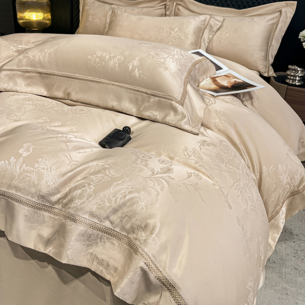 91家纺网 家纺一手货源 找家纺 金牛座家纺 2026新款高精密大花位提花镂空花边床盖四件套-奥黛丽系列 奥黛丽-香槟