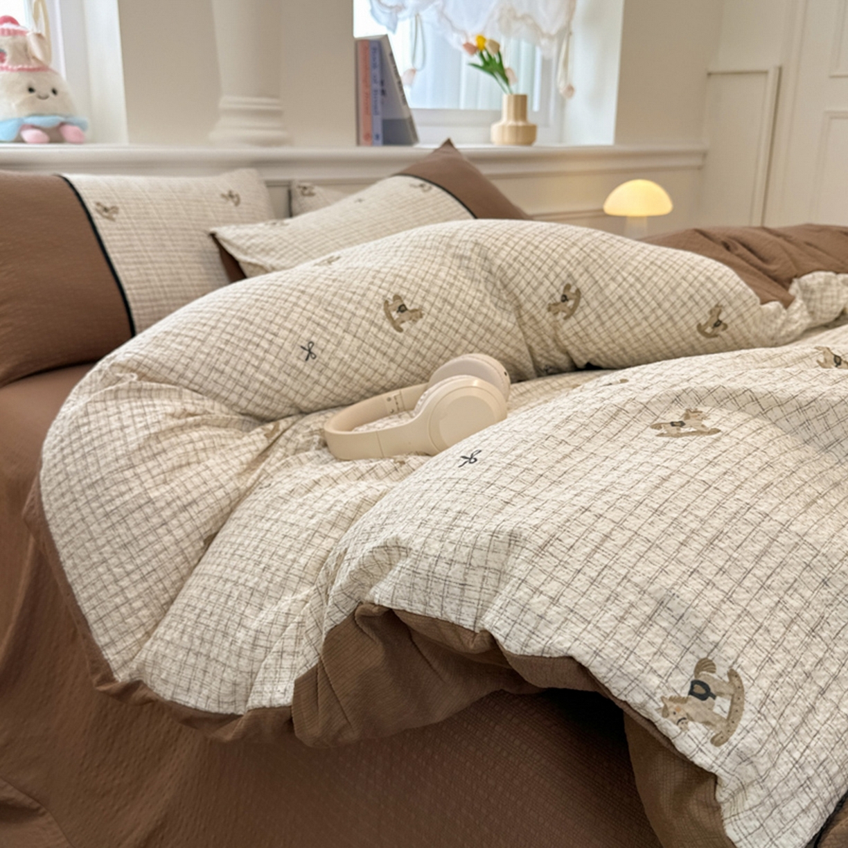 91家纺网 家纺一手货源 找家纺 铠畅家纺 2026春夏新品高克重拼接泡芙纱泡泡皱皱纱四件套 格纹木马