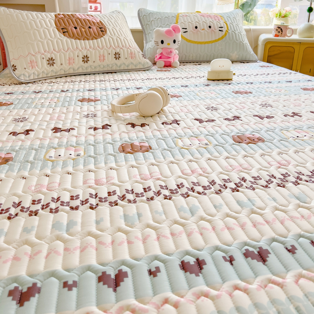 91家纺网 家纺一手货源 找家纺 摩妮卡 2026新款数码大版小清新乳胶凉席床席款三件套-场景二 友谊记忆片