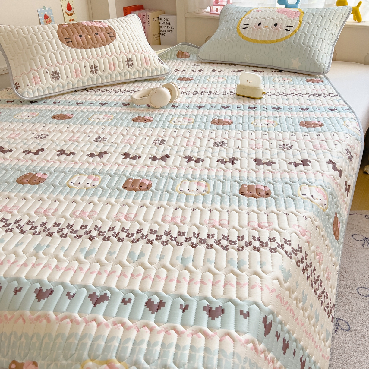 91家纺网 家纺一手货源 找家纺 摩妮卡 2026新款数码大版小清新乳胶凉席床席款三件套-场景二 友谊记忆片