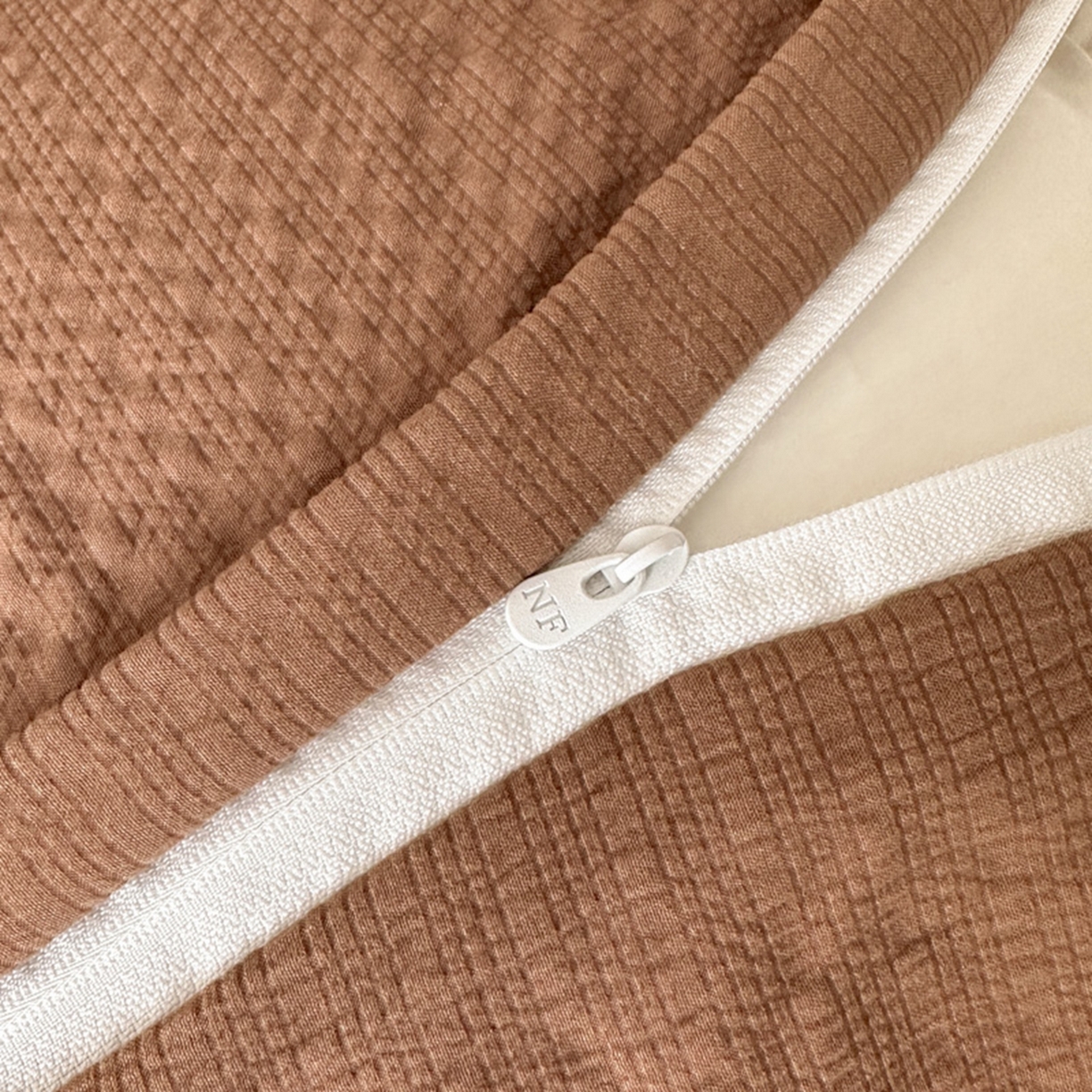 91家纺网 家纺一手货源 找家纺 铠畅家纺 2026春夏新品高克重拼接泡芙纱泡泡皱皱纱四件套 花蝶梦