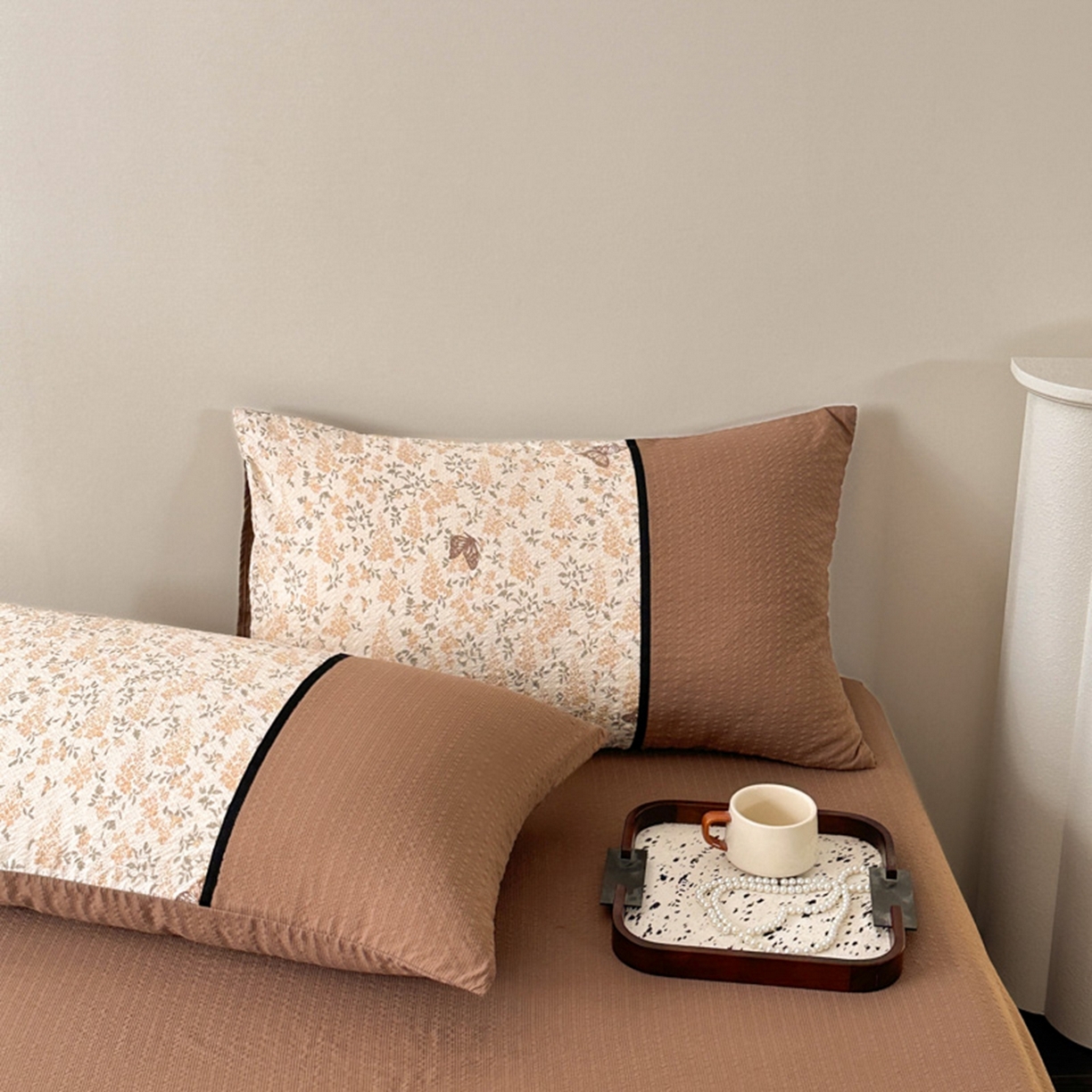 91家纺网 家纺一手货源 找家纺 铠畅家纺 2026春夏新品高克重拼接泡芙纱泡泡皱皱纱四件套 花蝶梦