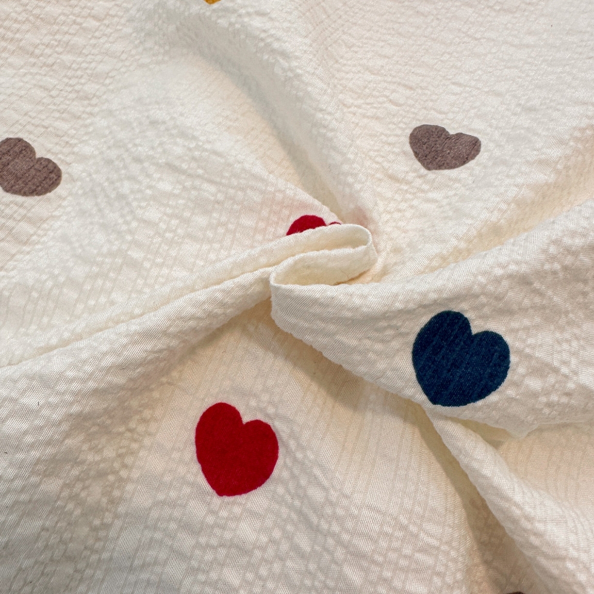 91家纺网 家纺一手货源 找家纺 铠畅家纺 2026春夏新品高克重拼接泡芙纱泡泡皱皱纱四件套 悸动