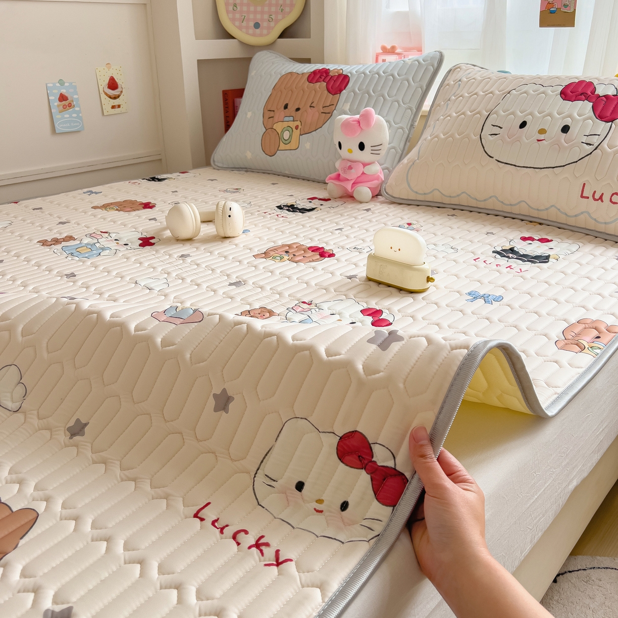 摩妮卡 2026新款数码大版小清新乳胶凉席床席款三件套-场景二 kitty小聚会