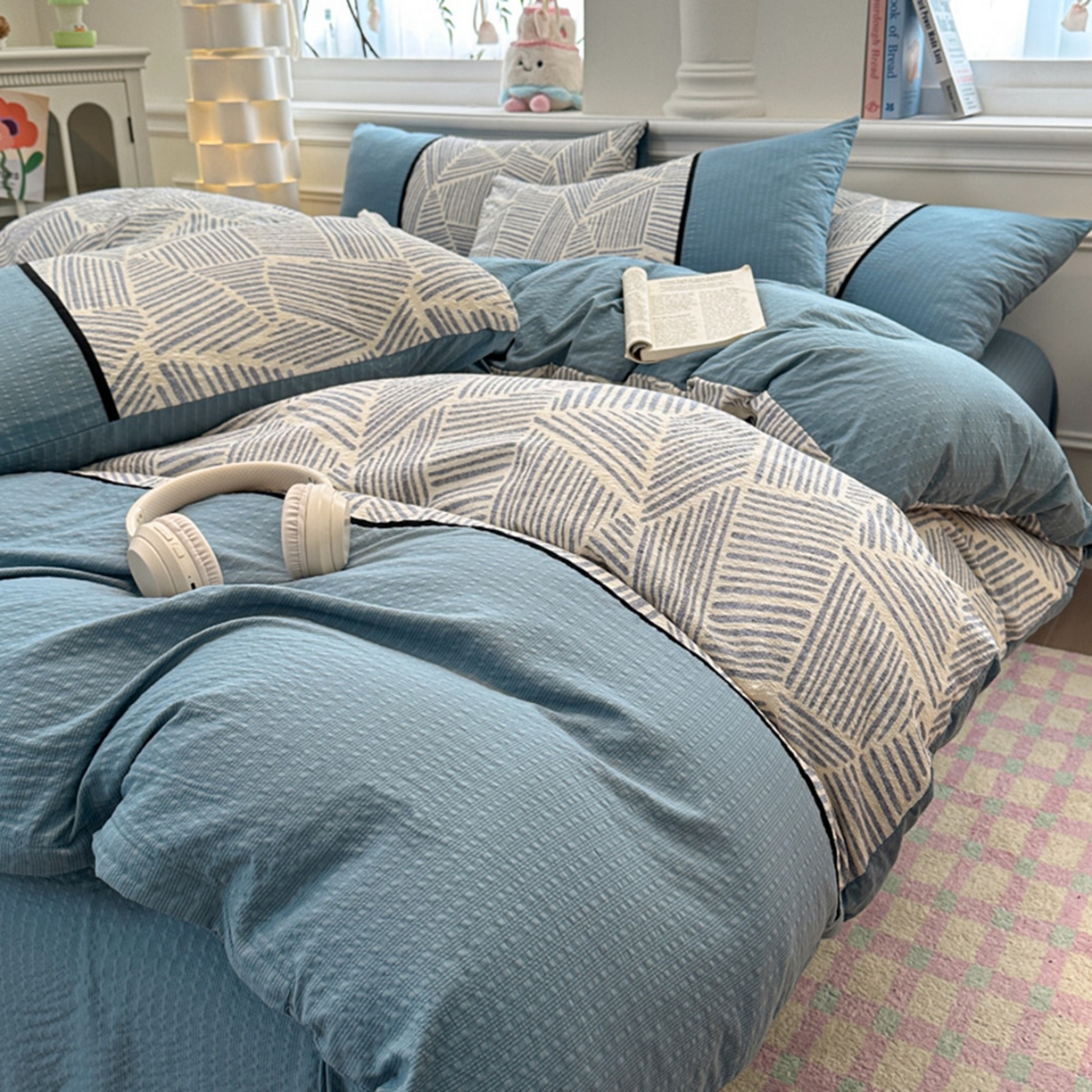 91家纺网 家纺一手货源 找家纺 铠畅家纺 2026春夏新品高克重拼接泡芙纱泡泡皱皱纱四件套 蓝纹序