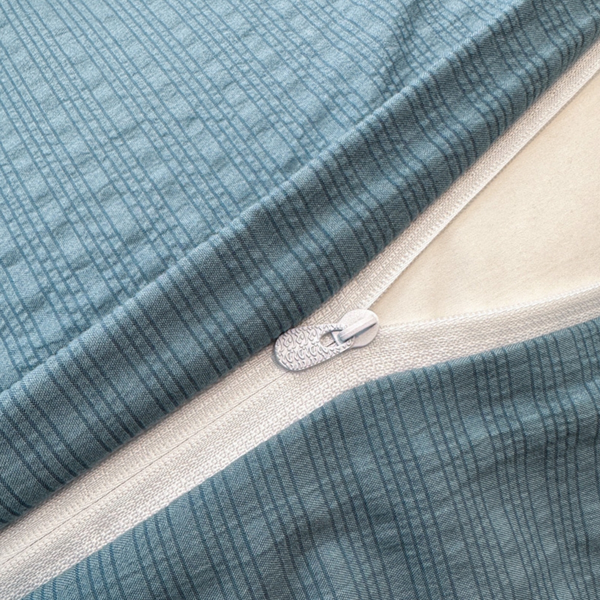 91家纺网 家纺一手货源 找家纺 铠畅家纺 2026春夏新品高克重拼接泡芙纱泡泡皱皱纱四件套 蓝纹序