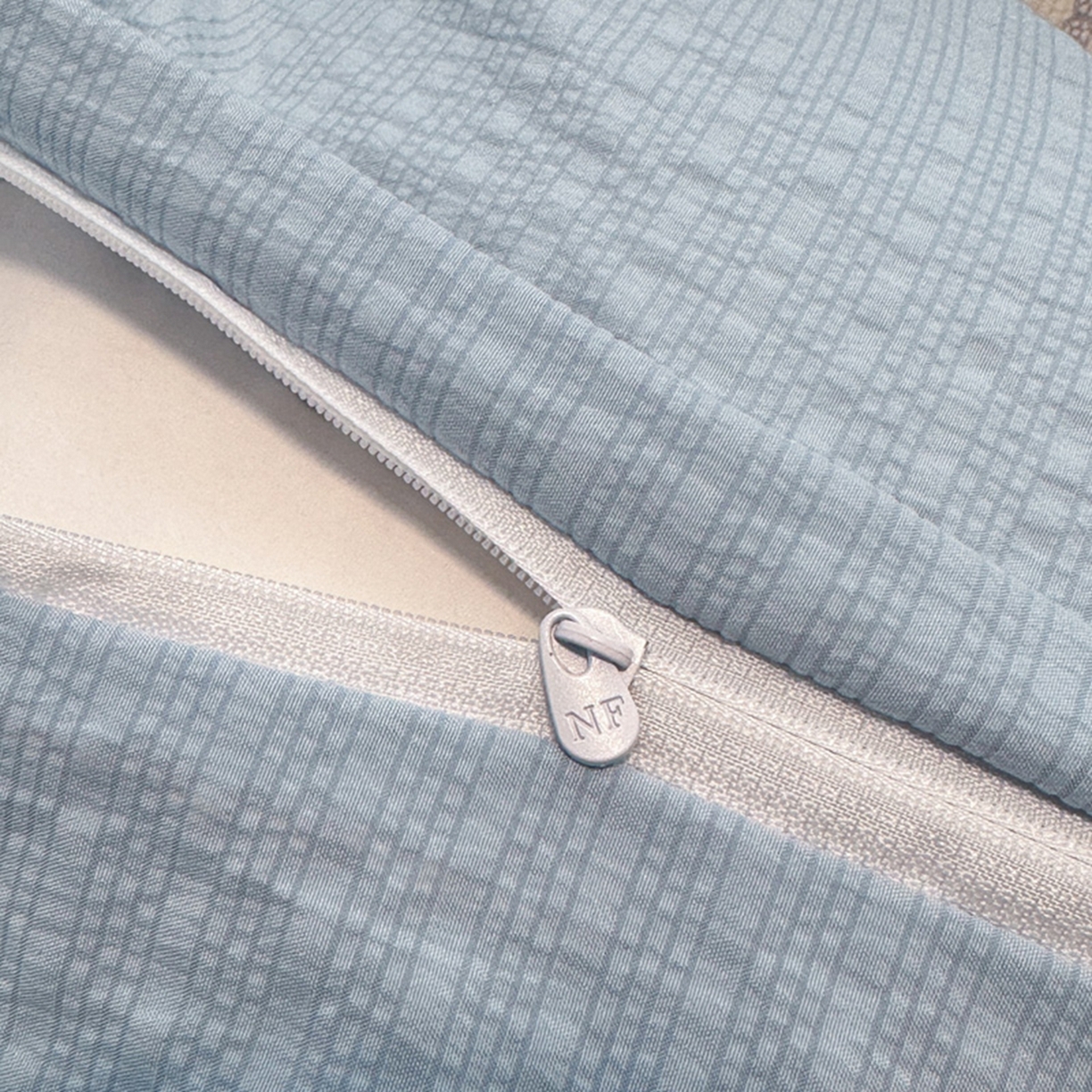 91家纺网 家纺一手货源 找家纺 铠畅家纺 2026春夏新品高克重拼接泡芙纱泡泡皱皱纱四件套 蓝雾花