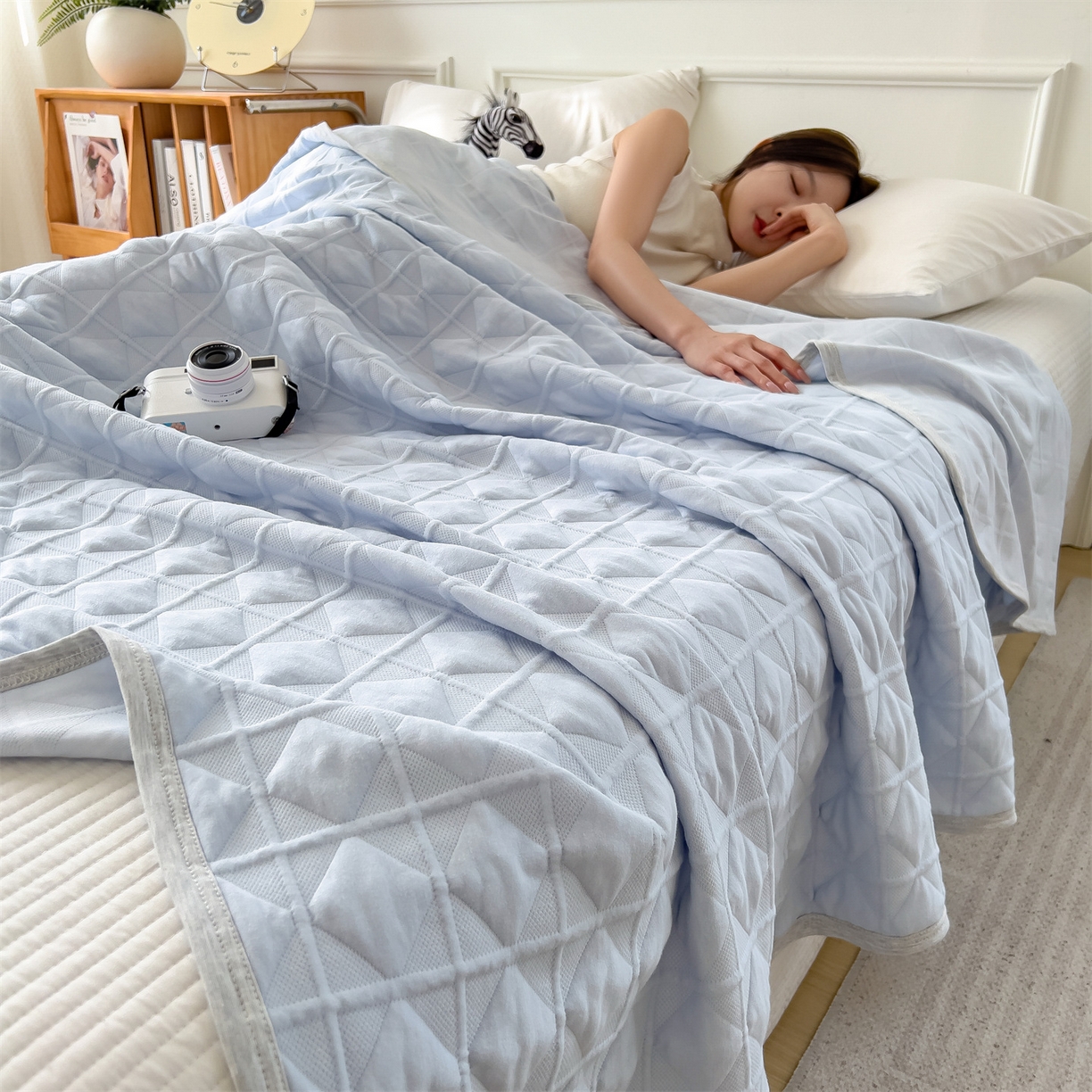 91家纺网 家纺一手货源 找家纺 云恋家纺 2026新款空气提花全棉盖毯夏被毯子 菱形格-浅蓝