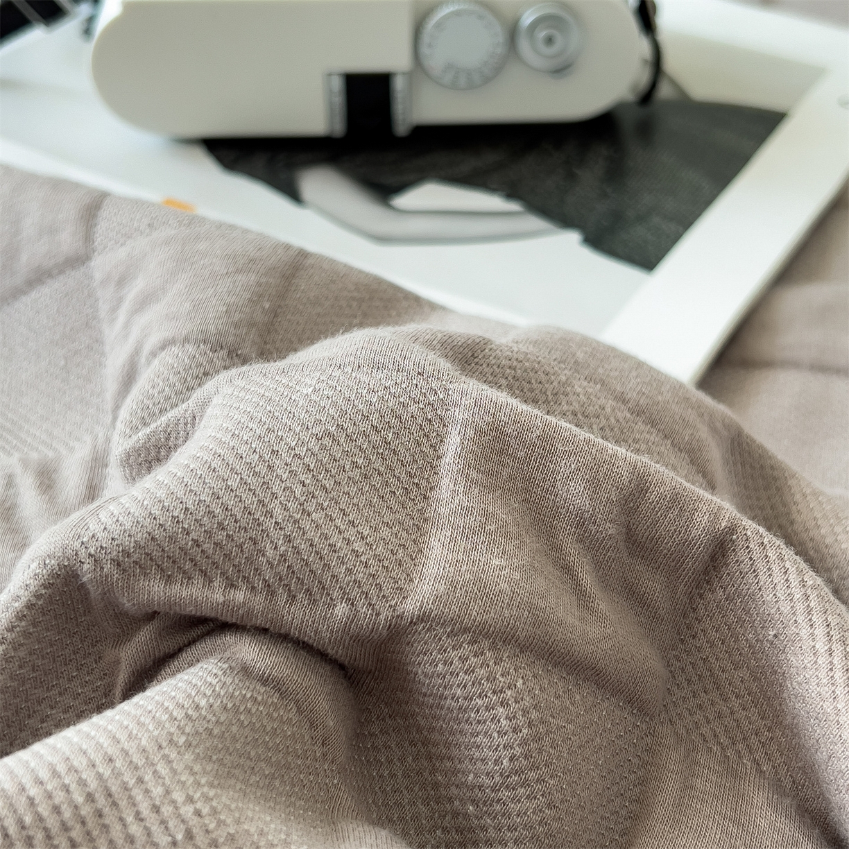 91家纺网 家纺一手货源 找家纺 云恋家纺 2026新款空气提花全棉盖毯夏被毯子 方格-灰卡