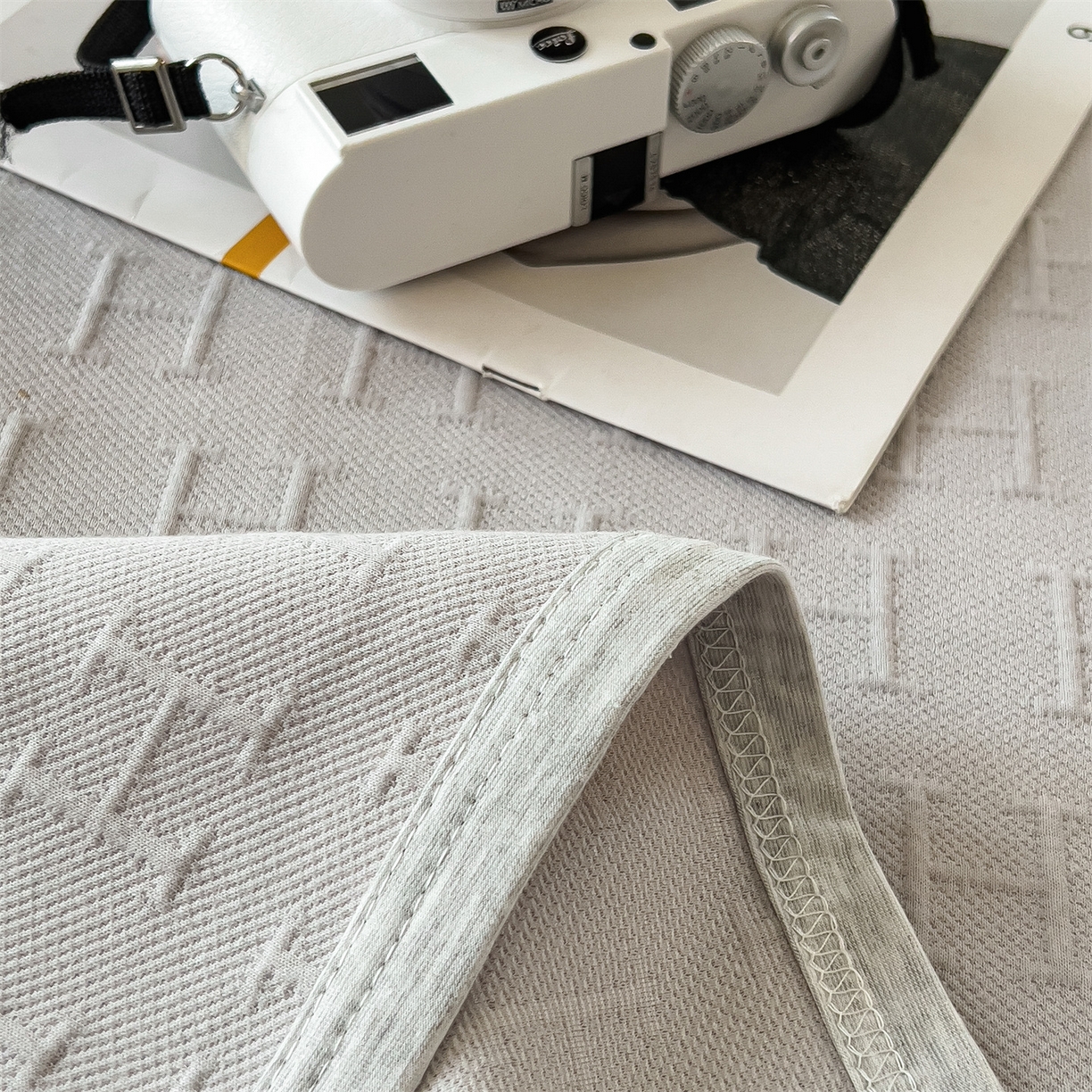 91家纺网 家纺一手货源 找家纺 云恋家纺 2026新款空气提花全棉盖毯夏被毯子 格调-浅灰