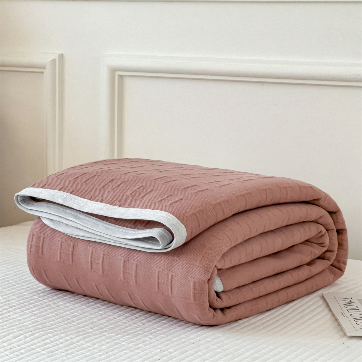 91家纺网 家纺一手货源 找家纺 云恋家纺 2026新款空气提花全棉盖毯夏被毯子 格调-豆沙