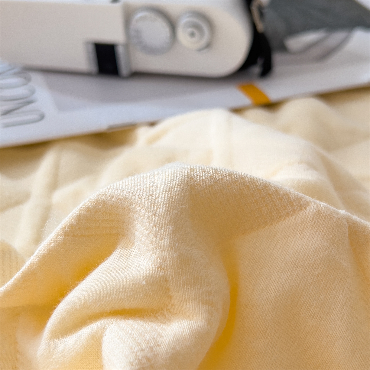 91家纺网 家纺一手货源 找家纺 云恋家纺 2026新款空气提花全棉盖毯夏被毯子 菱形格-奶黄