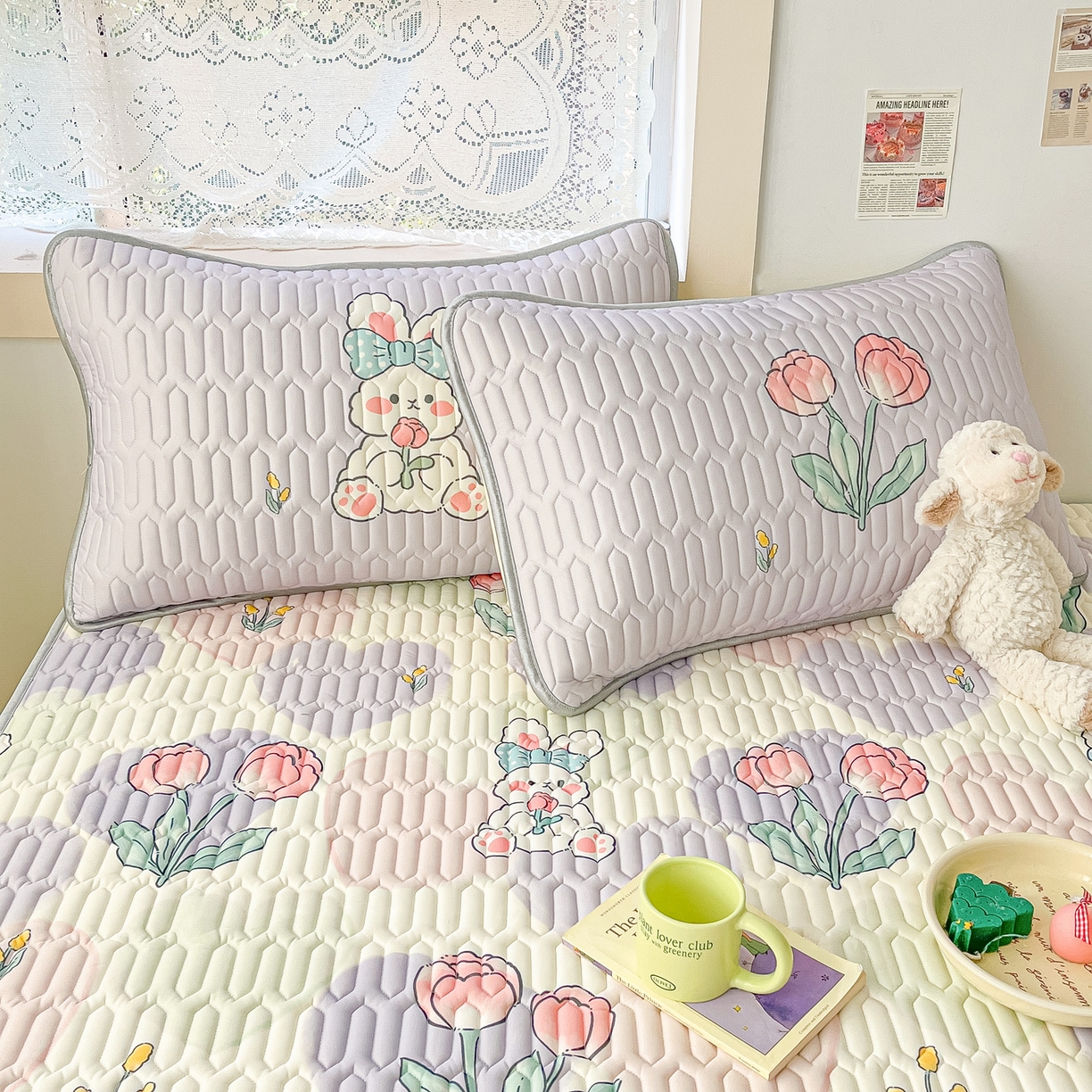 91家纺网 家纺一手货源 找家纺 摩妮卡 2026新款数码大版小清新乳胶凉席床席款三件套-场景二 爱心兔