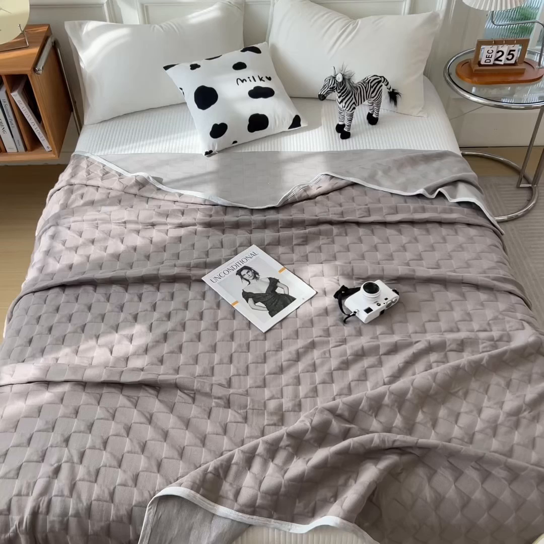 91家纺网 家纺一手货源 找家纺 云恋家纺 2026新款空气提花全棉盖毯夏被毯子 方格-灰卡