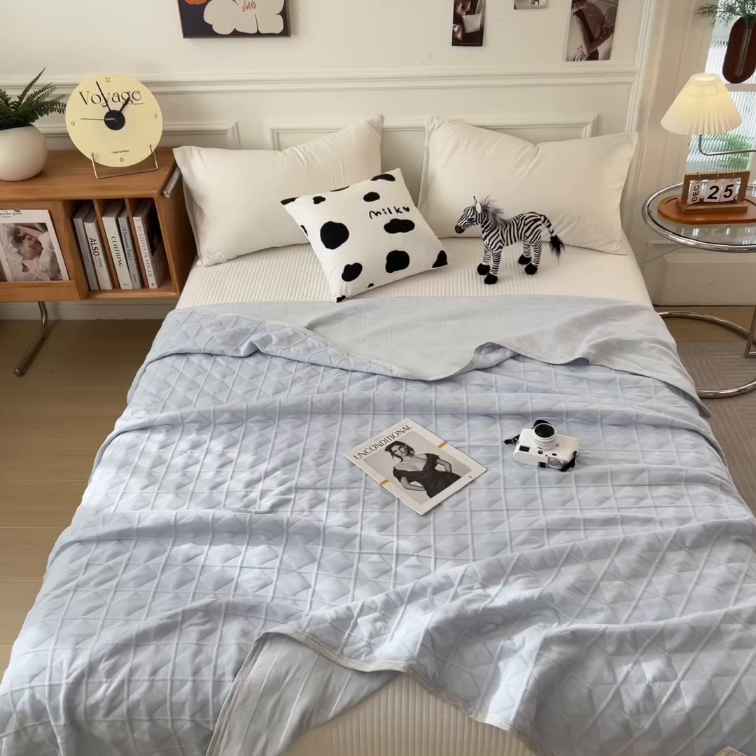 91家纺网 家纺一手货源 找家纺 云恋家纺 2026新款空气提花全棉盖毯夏被毯子 菱形格-浅蓝