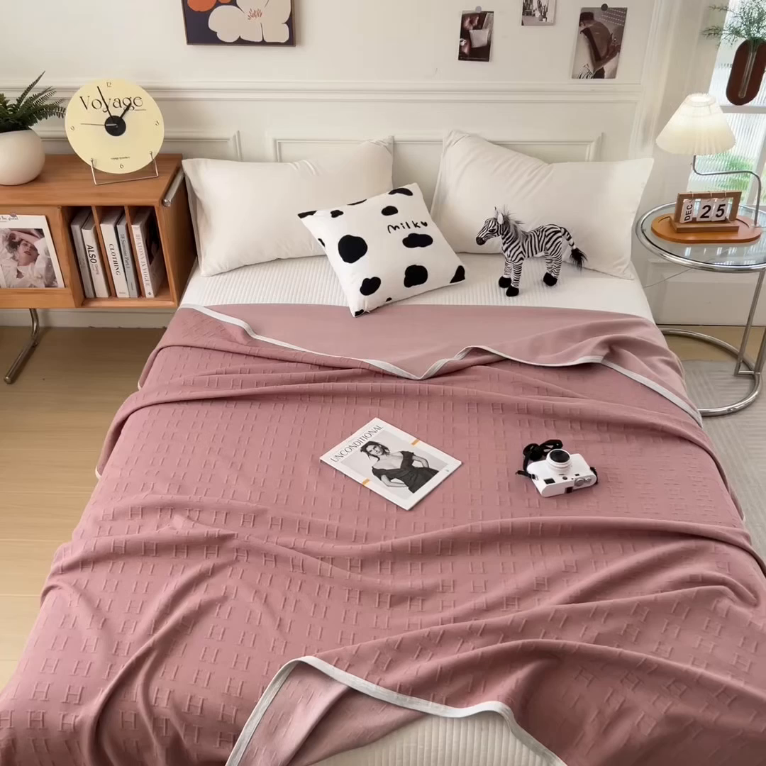 91家纺网 家纺一手货源 找家纺 云恋家纺 2026新款空气提花全棉盖毯夏被毯子 格调-豆沙