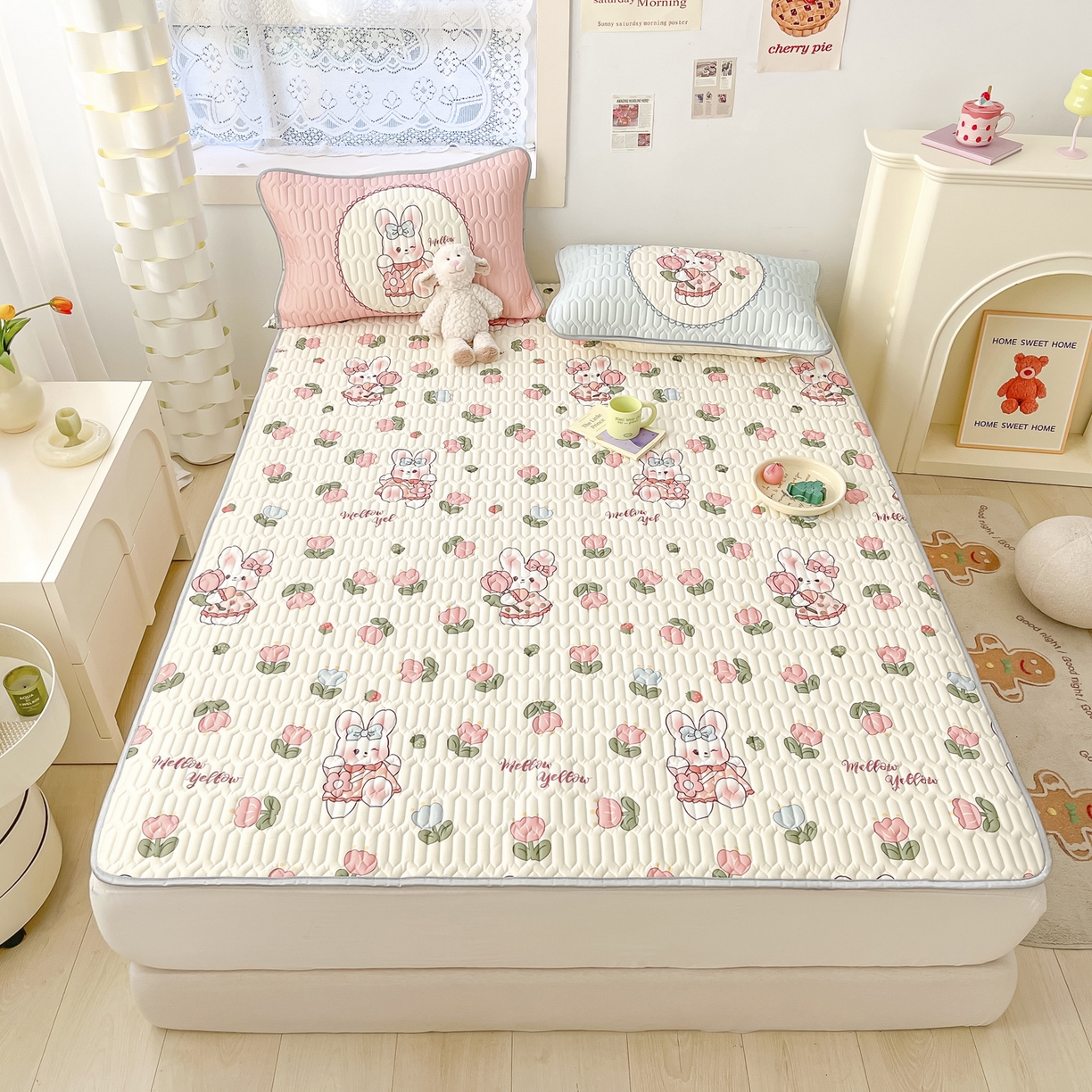 91家纺网 家纺一手货源 找家纺 摩妮卡 2026新款数码大版小清新乳胶凉席床席款三件套-场景二 邻家小兔