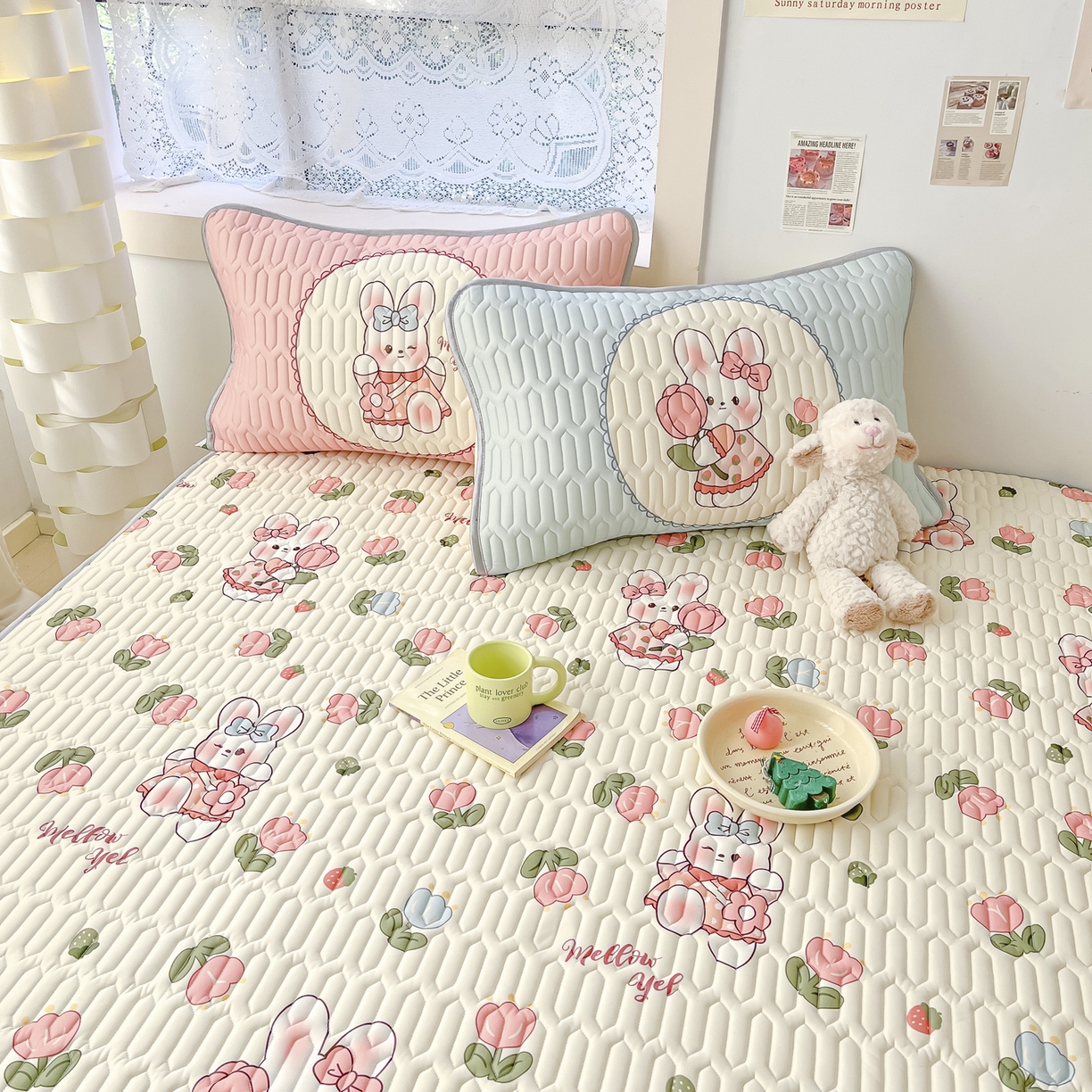 91家纺网 家纺一手货源 找家纺 摩妮卡 2026新款数码大版小清新乳胶凉席床席款三件套-场景二 邻家小兔