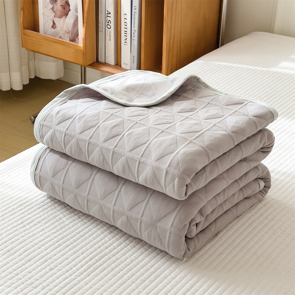 91家纺网 家纺一手货源 找家纺 云恋家纺 2026新款空气提花全棉盖毯夏被毯子 菱形格-奶雾灰