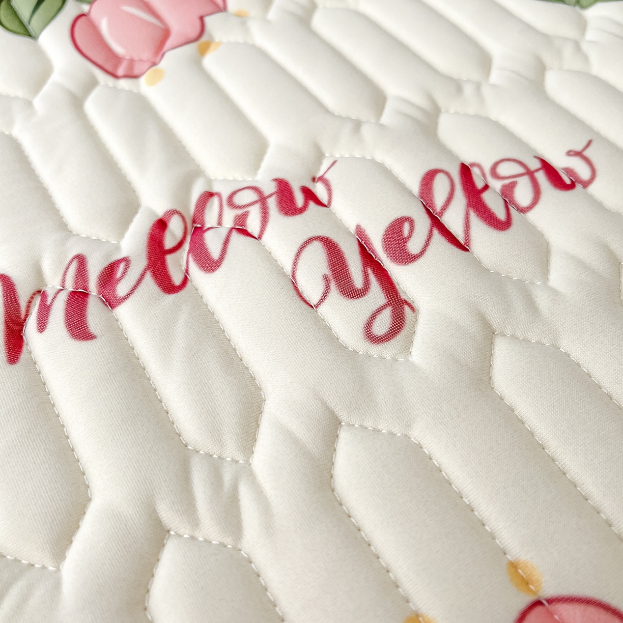 91家纺网 家纺一手货源 找家纺 摩妮卡 2026新款数码大版小清新乳胶凉席床席款三件套-场景二 邻家小兔