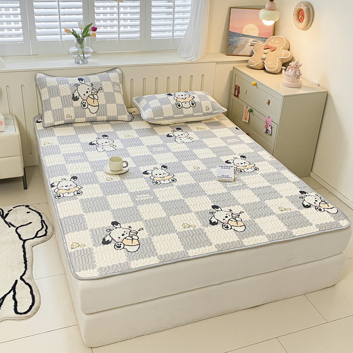 91家纺网 家纺一手货源 找家纺 摩妮卡 2026新款数码大版小清新乳胶凉席床席款三件套-场景二 乐丁狗