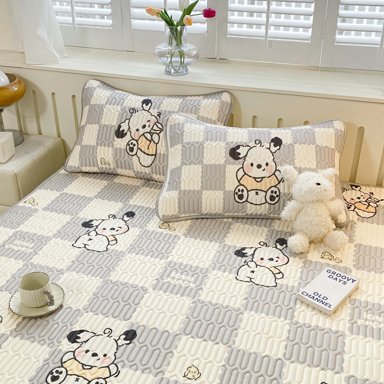 91家纺网 家纺一手货源 找家纺 摩妮卡 2026新款数码大版小清新乳胶凉席床席款三件套-场景二 乐丁狗