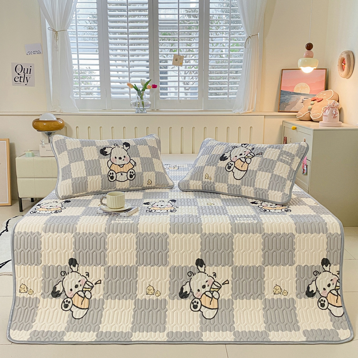 91家纺网 家纺一手货源 找家纺 摩妮卡 2026新款数码大版小清新乳胶凉席床席款三件套-场景二 乐丁狗