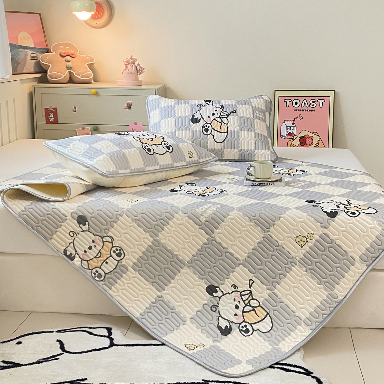 91家纺网 家纺一手货源 找家纺 摩妮卡 2026新款数码大版小清新乳胶凉席床席款三件套-场景二 乐丁狗