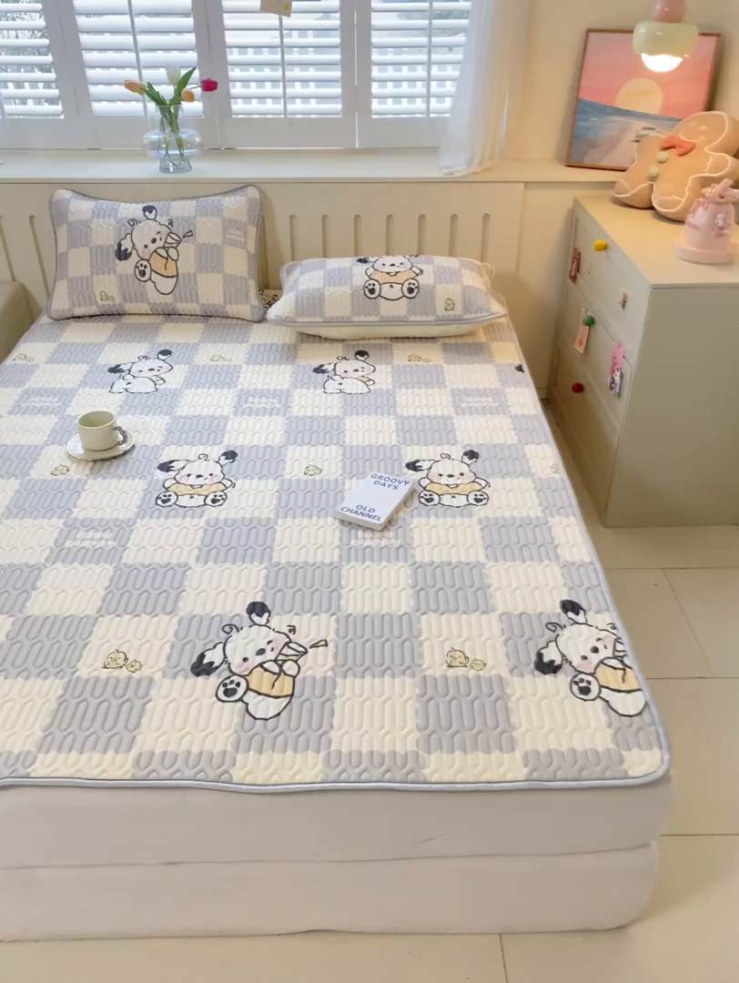 91家纺网 家纺一手货源 找家纺 摩妮卡 2026新款数码大版小清新乳胶凉席床席款三件套-场景二 乐丁狗