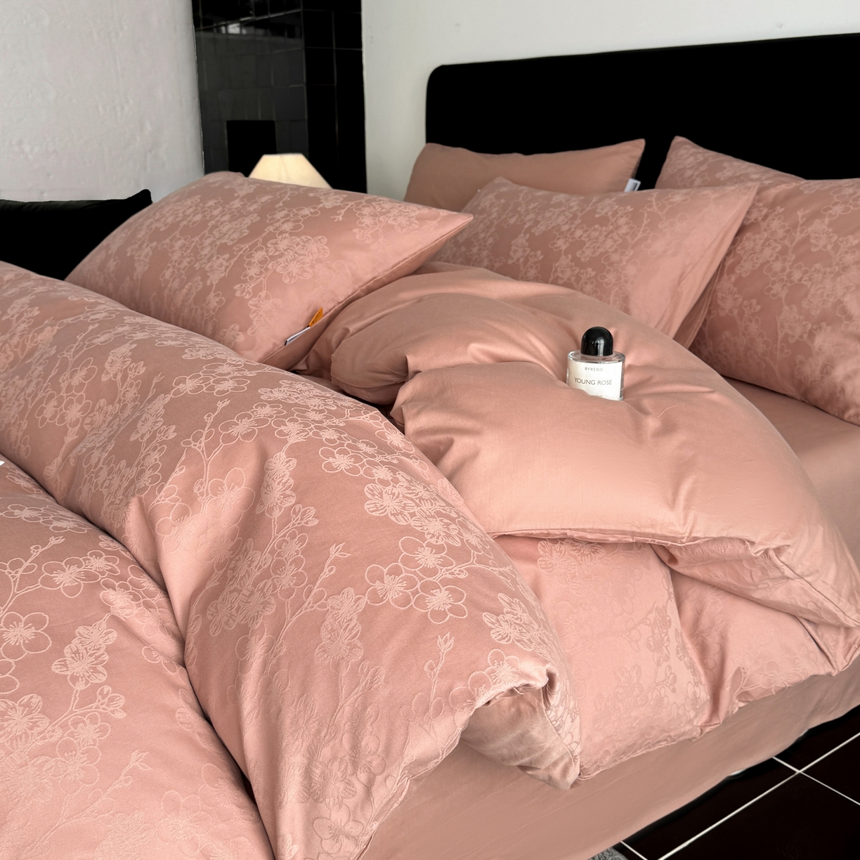 91家纺网 家纺一手货源 找家纺 （总）简宜家居（朝初家纺） 2026新款40支全棉提花四件套--彩绘系列