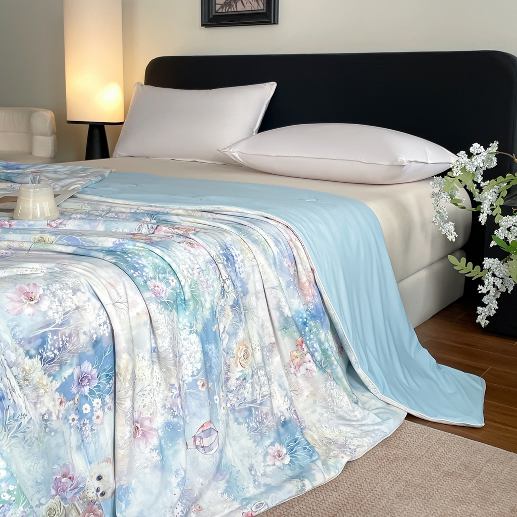 91家纺网 家纺一手货源 找家纺 名兮家居 2026新款印花款锦氨凉感丝夏被空调被夏凉被 花园兔-蓝