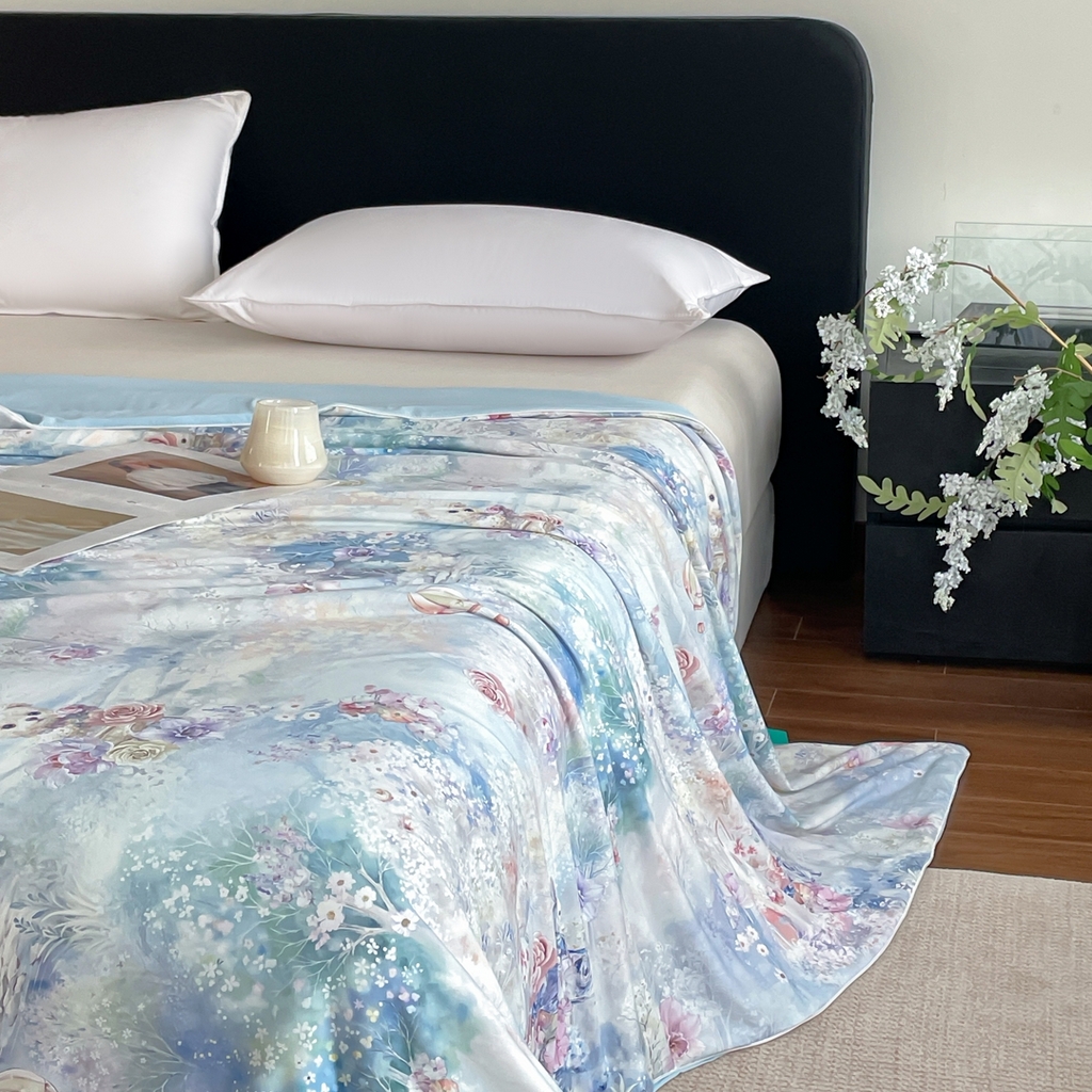 91家纺网 家纺一手货源 找家纺 名兮家居 2026新款印花款锦氨凉感丝夏被空调被夏凉被 花园兔-蓝