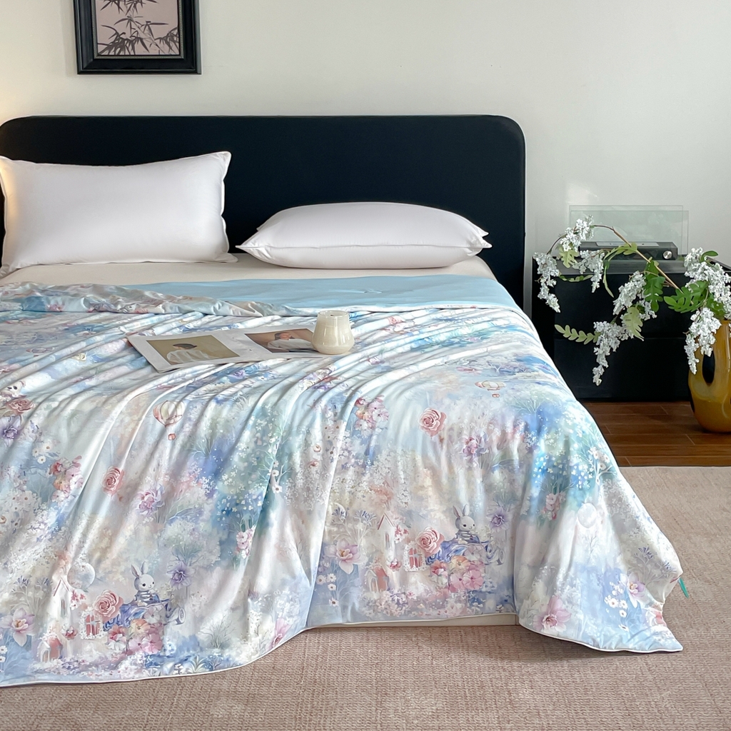 91家纺网 家纺一手货源 找家纺 名兮家居 2026新款印花款锦氨凉感丝夏被空调被夏凉被 花园兔-蓝