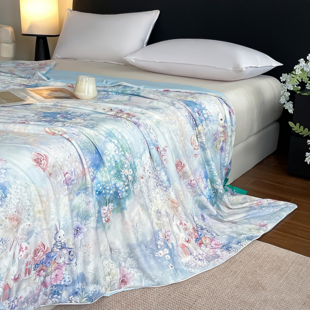 91家纺网 家纺一手货源 找家纺 名兮家居 2026新款印花款锦氨凉感丝夏被空调被夏凉被 花园兔-蓝