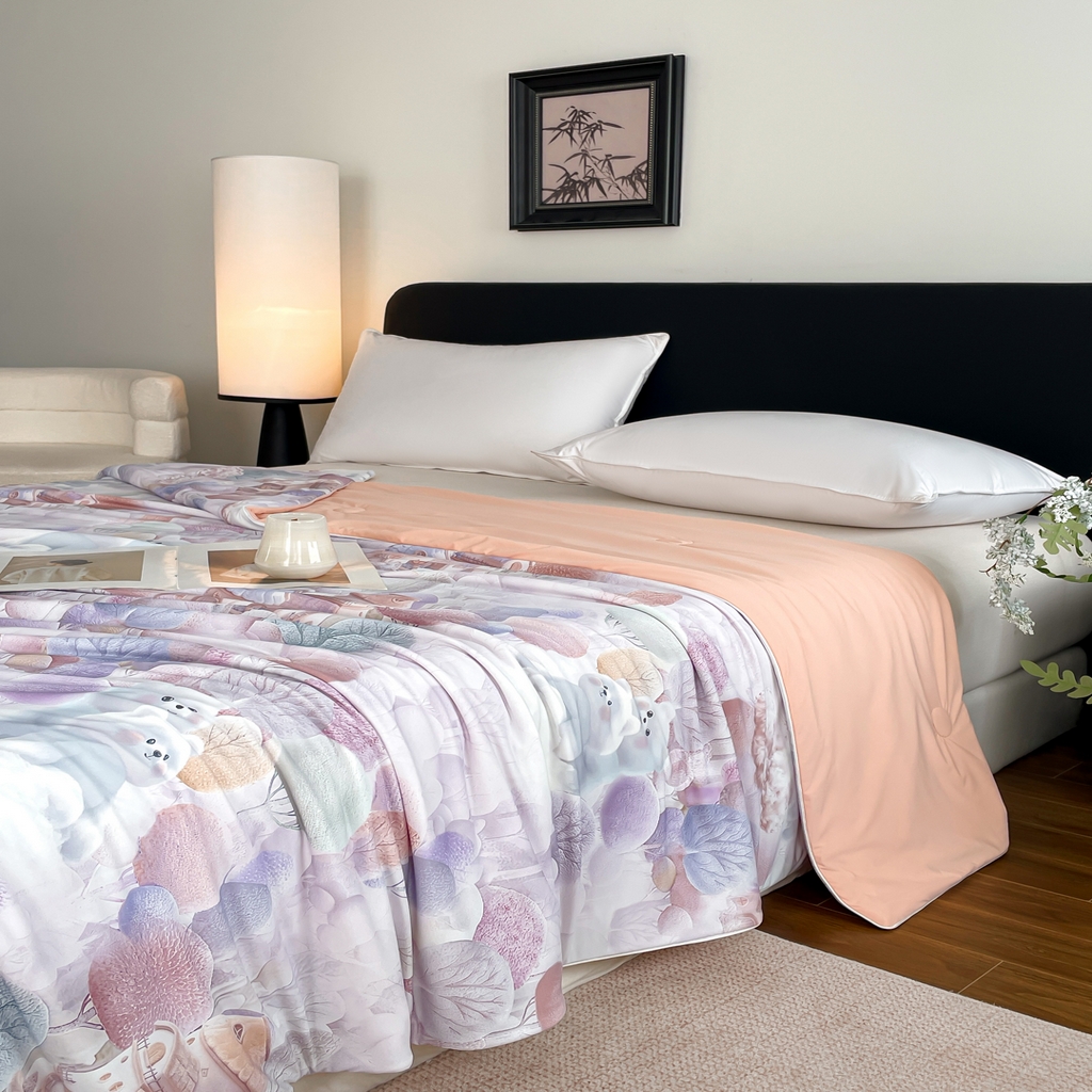 91家纺网 家纺一手货源 找家纺 名兮家居 2026新款印花款锦氨凉感丝夏被空调被夏凉被 小熊乐园