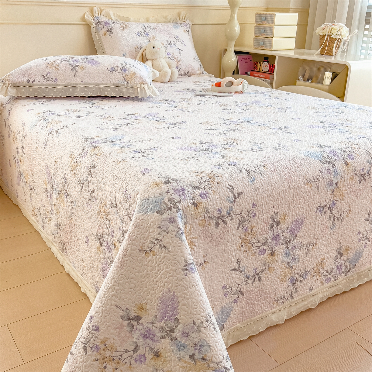 91家纺网 家纺一手货源 找家纺 叠派家纺 2026新款A类印花慕丝绵花边款床盖系列（抽空压缩可供跨境）提供买家秀 莫兰迪+浅紫