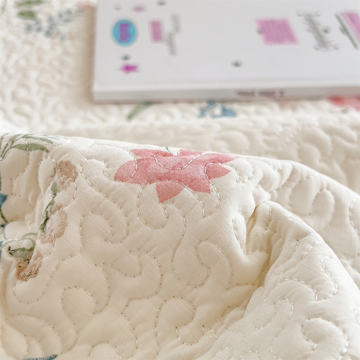 91家纺网 家纺一手货源 找家纺 叠派家纺 2026新款A类印花慕丝绵花边款床盖系列（抽空压缩可供跨境）提供买家秀 洛可可+粉