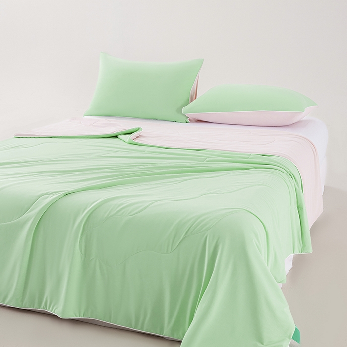 91家纺网 家纺一手货源 找家纺 迪梵家纺 2026新款锦氨凉感黑科技（160克面料）凉感丝夏被冰淇淋夏凉被空调被-风格一 浅绿粉