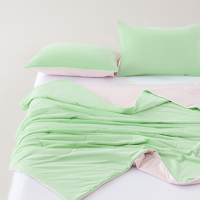 91家纺网 家纺一手货源 找家纺 迪梵家纺 2026新款锦氨凉感黑科技（160克面料）凉感丝夏被冰淇淋夏凉被空调被-风格一 浅绿粉