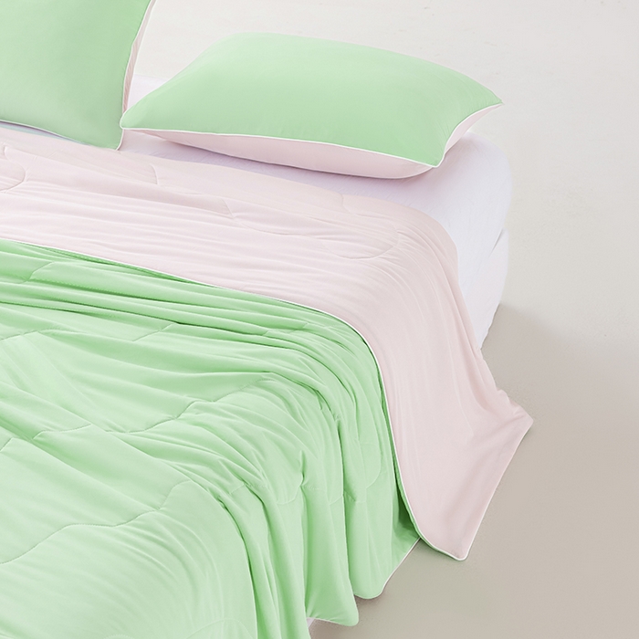 91家纺网 家纺一手货源 找家纺 迪梵家纺 2026新款锦氨凉感黑科技（160克面料）凉感丝夏被冰淇淋夏凉被空调被-风格一 浅绿粉