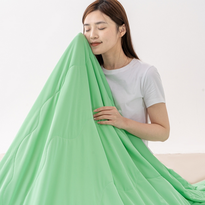 91家纺网 家纺一手货源 找家纺 迪梵家纺 2026新款锦氨凉感黑科技（160克面料）凉感丝夏被冰淇淋夏凉被空调被-风格一 浅绿粉