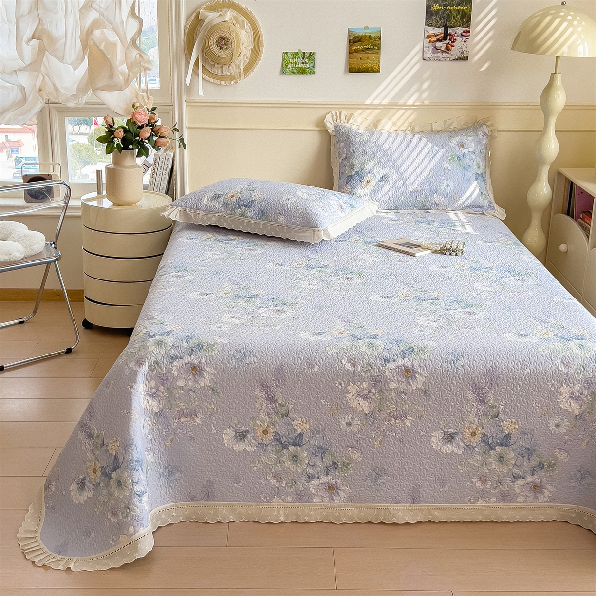 91家纺网 家纺一手货源 找家纺 叠派家纺 2026新款A类印花慕丝绵花边款床盖系列（抽空压缩可供跨境）提供买家秀 蓝庭叙+灰