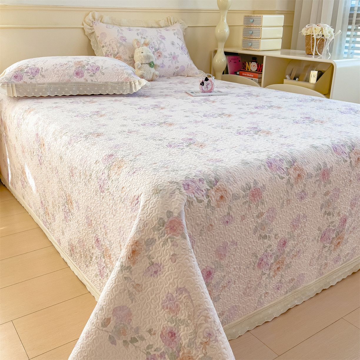 91家纺网 家纺一手货源 找家纺 叠派家纺 2026新款A类印花慕丝绵花边款床盖系列（抽空压缩可供跨境）提供买家秀 凡尔赛+粉