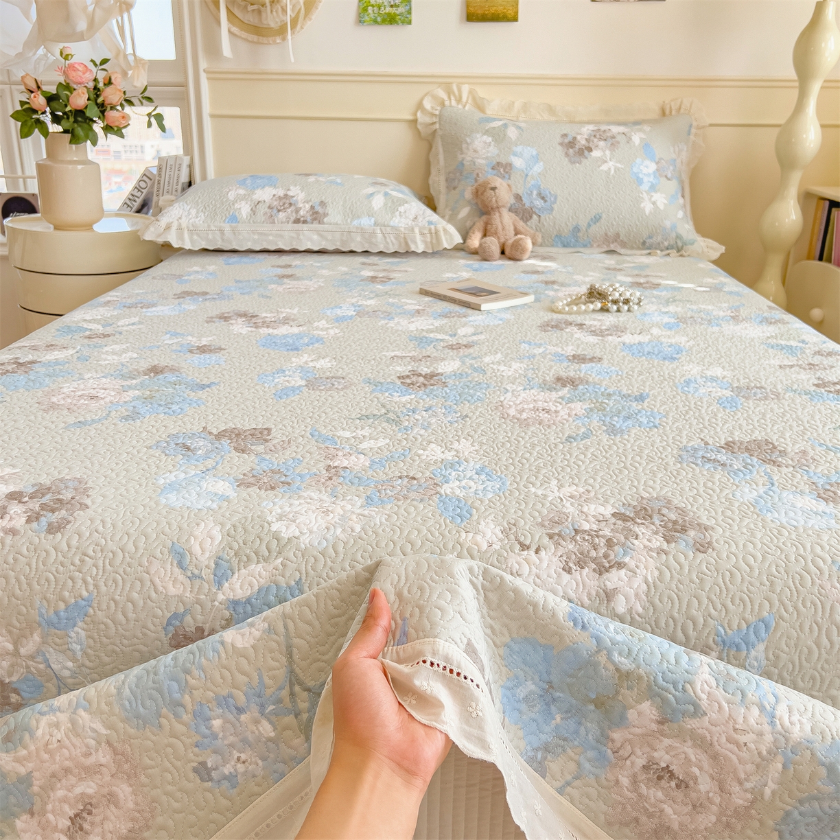 91家纺网 家纺一手货源 找家纺 叠派家纺 2026新款A类印花慕丝绵花边款床盖系列（抽空压缩可供跨境）提供买家秀 蓝漪+蓝