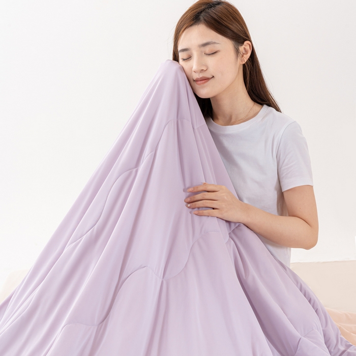 91家纺网 家纺一手货源 找家纺 迪梵家纺 2026新款锦氨凉感黑科技（160克面料）凉感丝夏被冰淇淋夏凉被空调被-风格二 啵啵紫