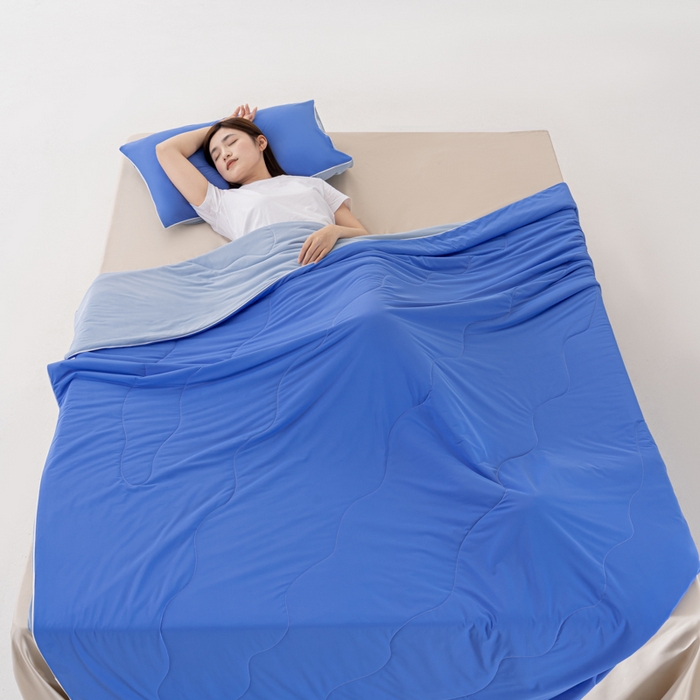 91家纺网 家纺一手货源 找家纺 迪梵家纺 2026新款锦氨凉感黑科技（160克面料）凉感丝夏被冰淇淋夏凉被空调被-风格二 嘟嘟蓝