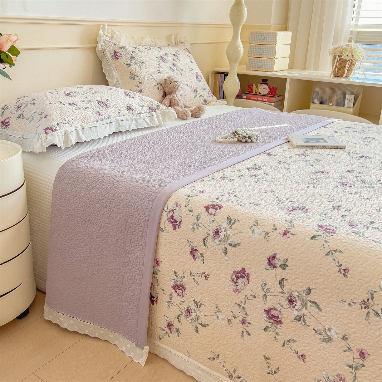 91家纺网 家纺一手货源 找家纺 叠派家纺 2026新款A类印花慕丝绵花边款床盖系列（抽空压缩可供跨境）提供买家秀 洛雅+黛紫