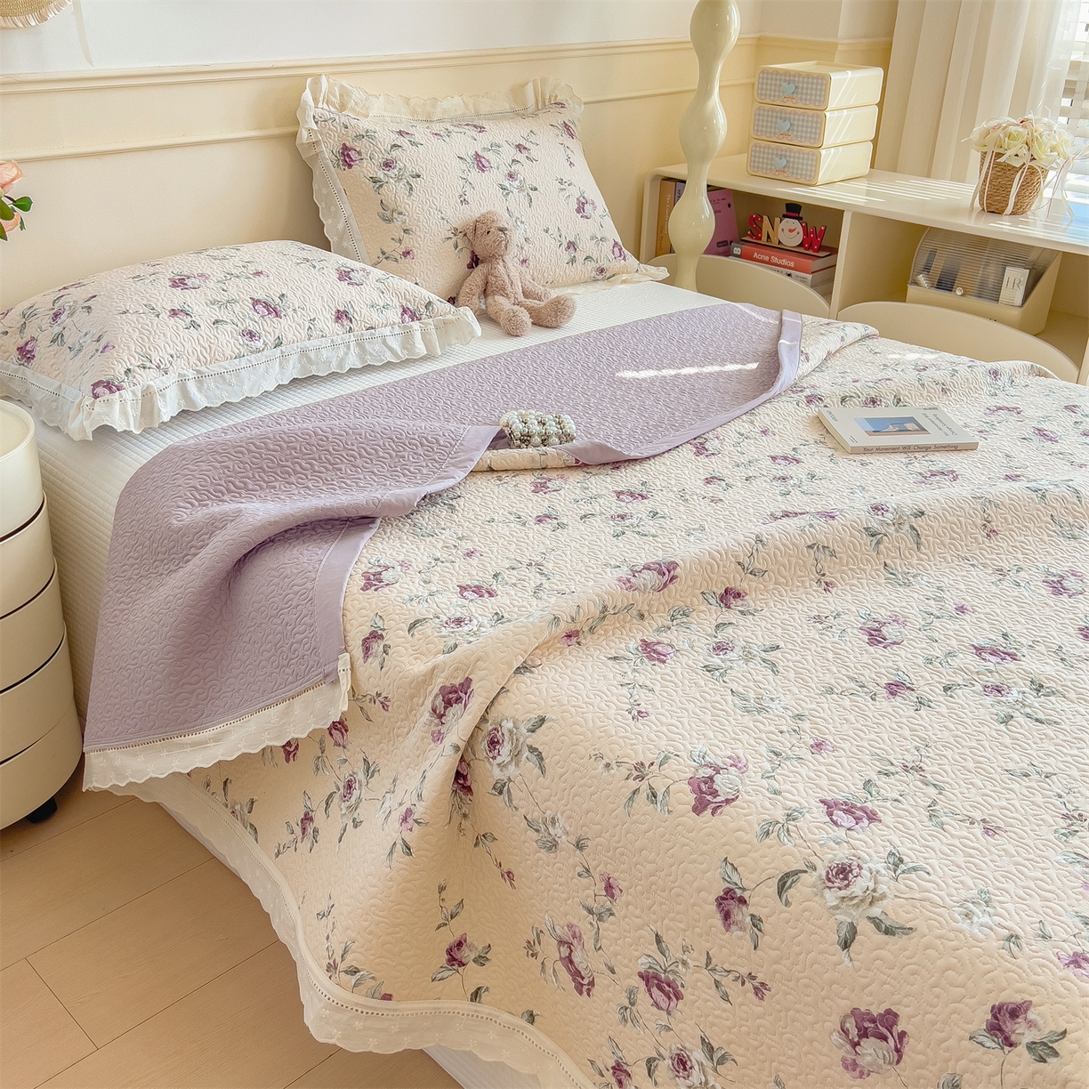 91家纺网 家纺一手货源 找家纺 叠派家纺 2026新款A类印花慕丝绵花边款床盖系列（抽空压缩可供跨境）提供买家秀 洛雅+黛紫